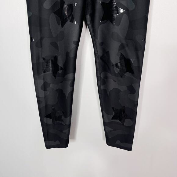 Ultracor Medium M Gray Black Camo Stars Knockout Leggings Patent Print Workout - Picture 4 of 10